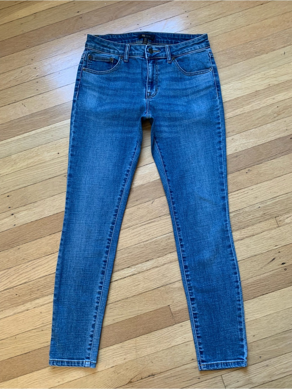 $6 SALE!! VGUC FRYE KINSEY Mid-Rise Skinny Loose Fit Broken-In-Look Jeans 4/27
